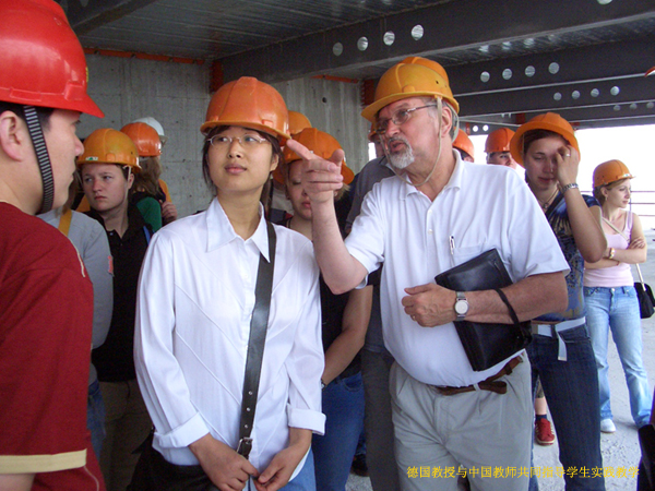 德国教授与中国教师共同指导学生实践教学1.jpg 拷贝.jpg
